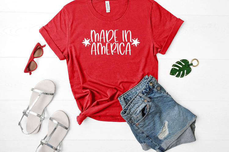 Free Made in America SVG will make for the perfect DIY patriotic Tee. Make a 4th of July shirt with this simple SVG. Cricut SVG files make for super easy beginner projects. #cricut #silhouette #freesvg #svg #diy #project