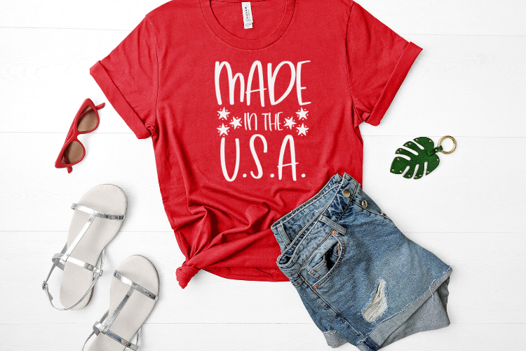 Free Made in America SVG will make for the perfect DIY patriotic Tee. Make a 4th of July shirt with this simple SVG. Cricut SVG files make for super easy beginner projects. #cricut #silhouette #freesvg #svg #diy #project